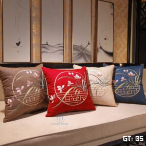 Gối Tân Cổ Điển, Thêu Hoa Lan