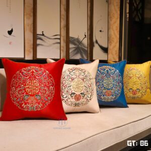 Gối Tân Cổ Điển, Thêu Họa Tiết Cung Đình